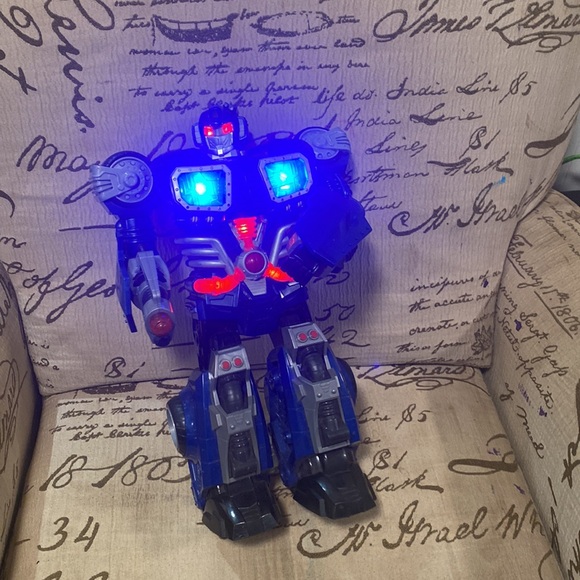 Robot - Picture 5 of 5